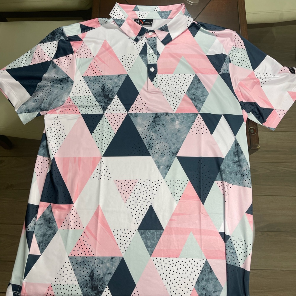 Yatta golf mens size large golf polo. Fun pattern. Stretchy athletic material